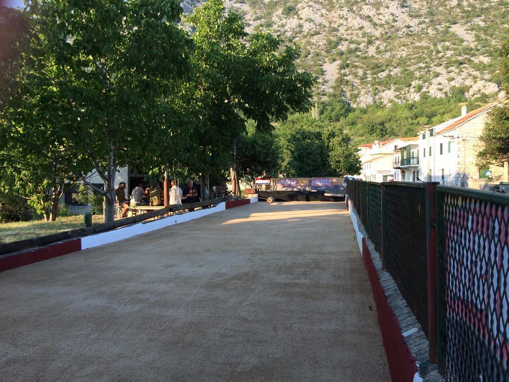 Apartments Brelezza Gornja Brela Екстериор снимка