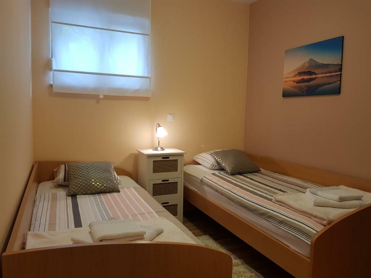 Apartments Brelezza Gornja Brela Екстериор снимка